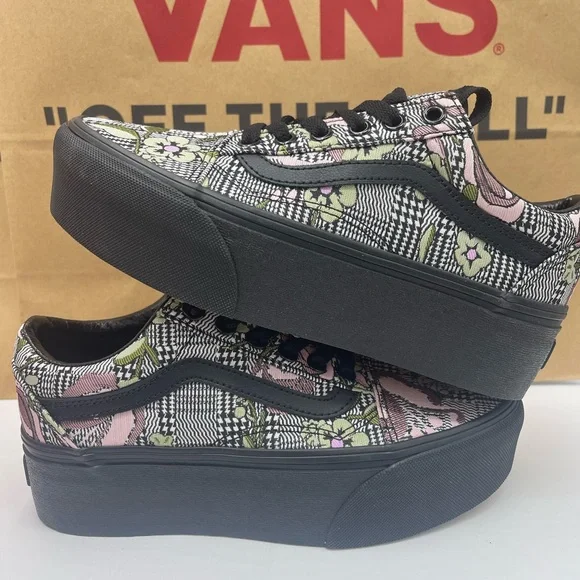 Vans Women's Old Skool Stackform Platform Sneakers
Tapestry Floral B
VN0009PZBM8 - Picture 16 of 16
